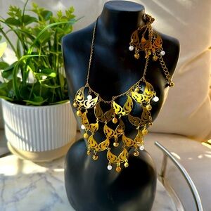 Gorgeous gold necklace with matching earrings